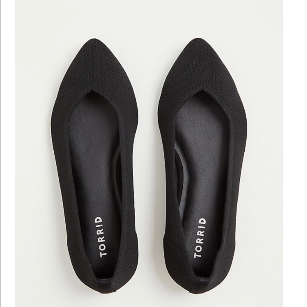 NWT! Torrid black stretch flats